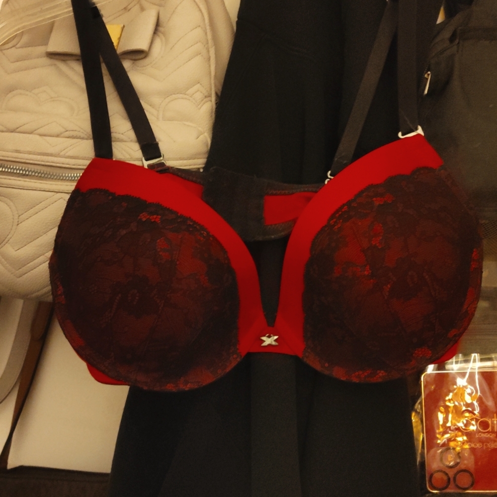 Fredericks of Hollywood push up bra